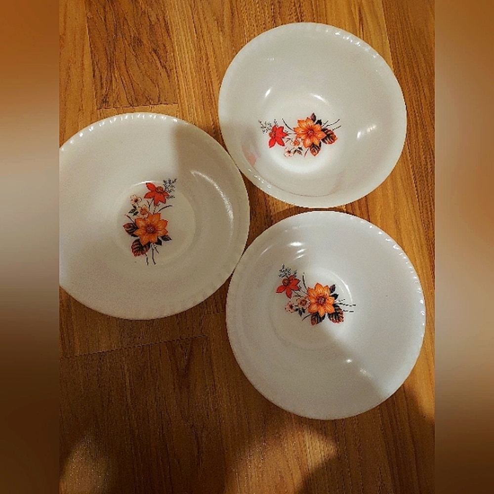 SKI Plastic Round Serving Bowls Melamine White With Floral Set of 3 Vintage